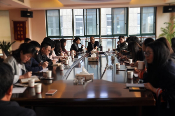 华体会网页版-华体会huatihui（中国）
集团召开2017年度年轻人才培养专题座谈会